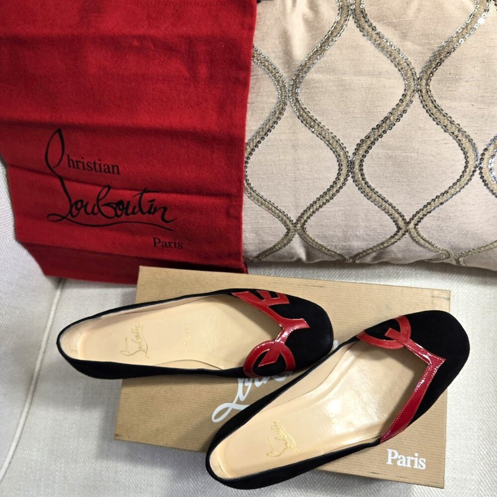 CHRISTIAN LOUBOUTIN (LOVE) Flat Suede/Patent Ballet Flats